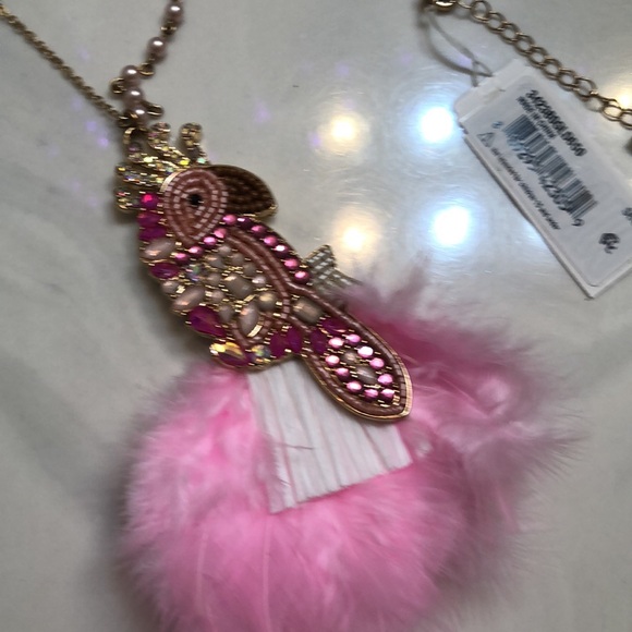 Betsey Johnson Long Necklace Parrot Pendant Crystal Raffia & Feathers NWT - Picture 12 of 16